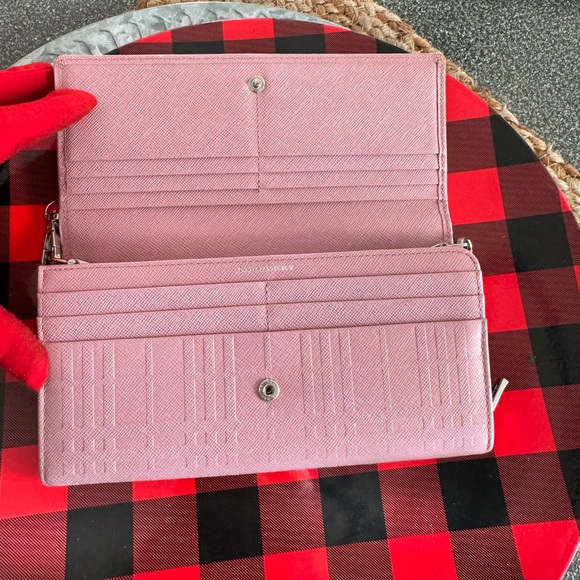 BURBERRY bi-fold wallet embossed leather pink check pattern long L-shaped zipper - Picture 8 of 17